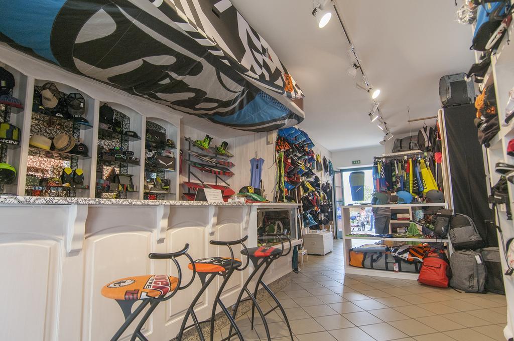 Campione Del Garda Surf House Hostel Pieve  Kültér fotó