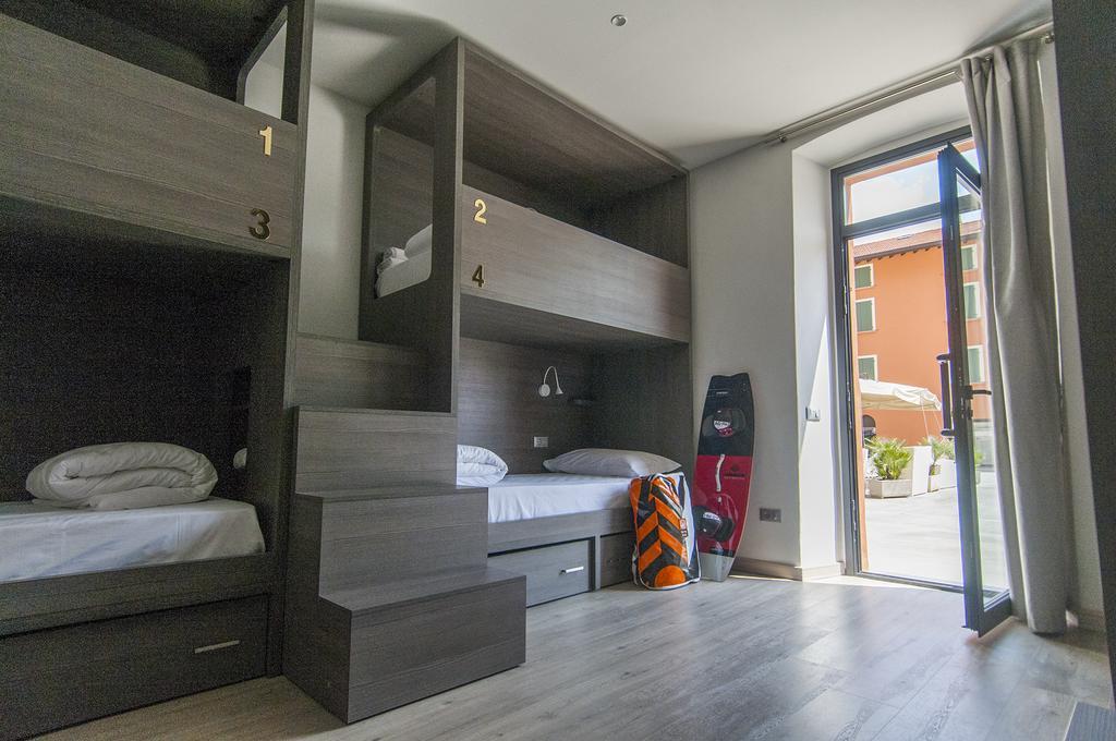 Campione Del Garda Surf House Hostel Pieve  Kültér fotó
