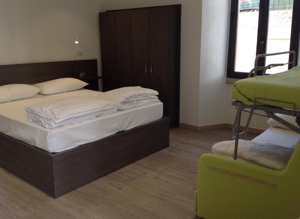 Campione Del Garda Surf House Hostel Pieve  Kültér fotó